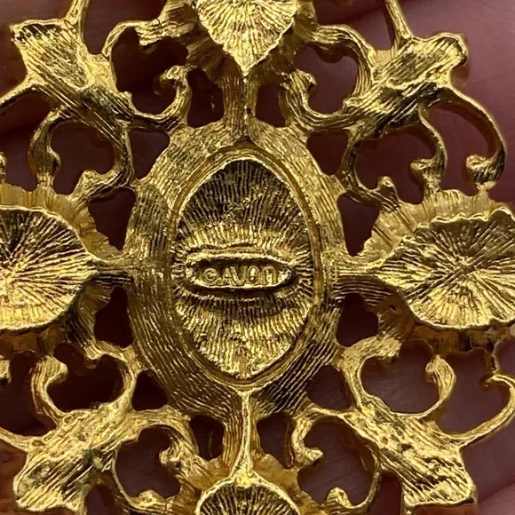 Vintage Avon Signed Cameo Pendant - Picture 4 of 5